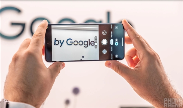 首发Android 14！新一代安卓“皇太子”谷歌Pixel 8/Pixel 8 Pro高清上手图赏