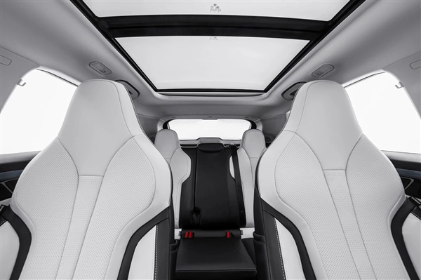 长安深蓝S7大无语 东风风神首款电动SUV官图发布：太像了！