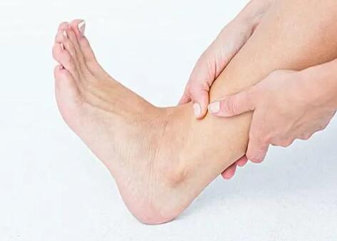 脚抽筋一般是什么原因引起的？常有四种原因导致，最好要注意
