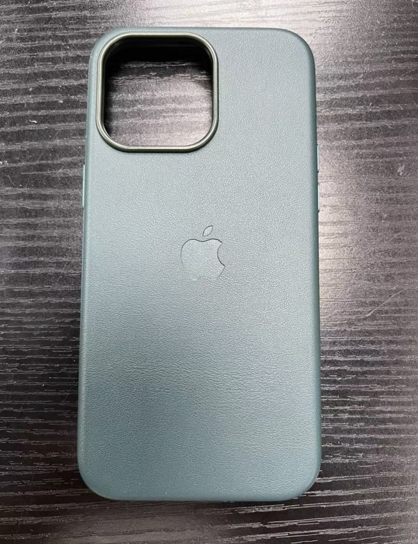 iPhone 15 Ultra手机壳照片泄露 或将配备“动作按钮”