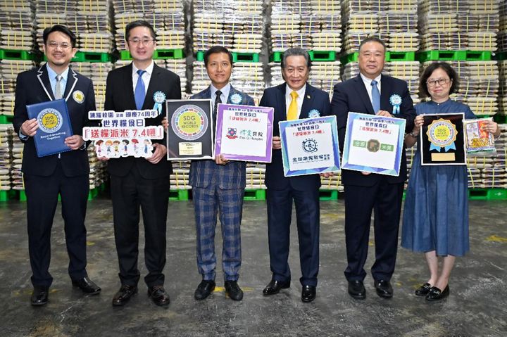 跳跃校园呈献国庆74周年 世界粮食日 送粮派米 7.4吨