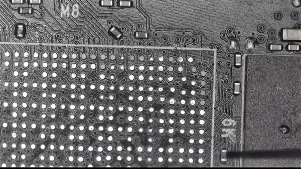 5万元的RTX 4090离奇故障：100多焊点脱落、进去一只虫子