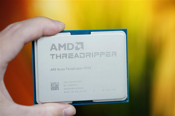 32核64线程！AMD锐龙线程撕裂者7970X处理器图赏