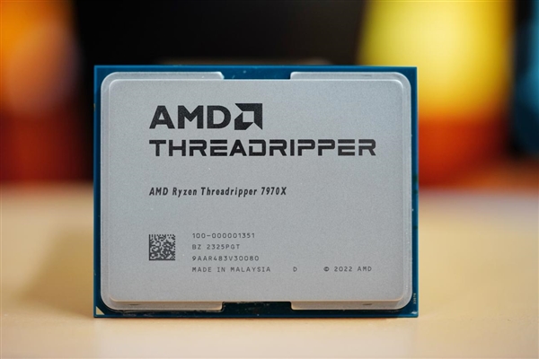 32核64线程！AMD锐龙线程撕裂者7970X处理器图赏