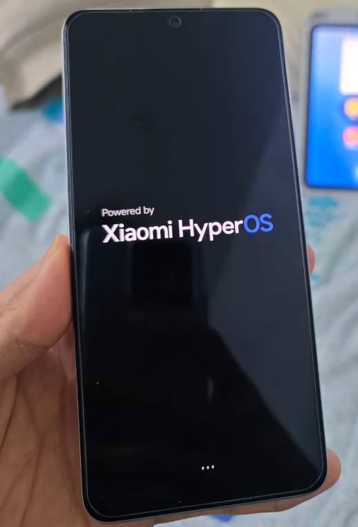 小米澎湃OS全新开机动画来了：Powered by Xiaomi HyperOS