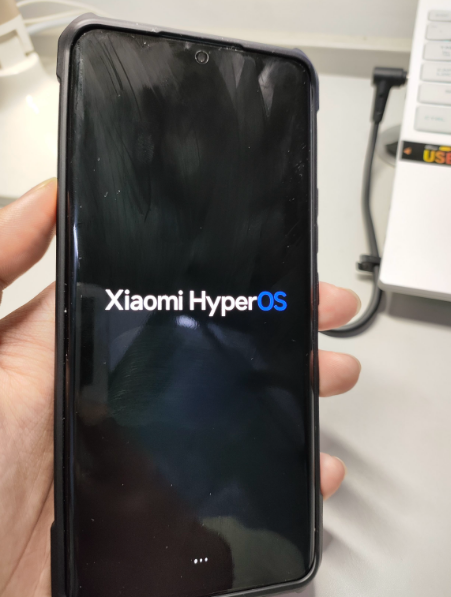 小米澎湃OS全新开机动画来了：Powered by Xiaomi HyperOS